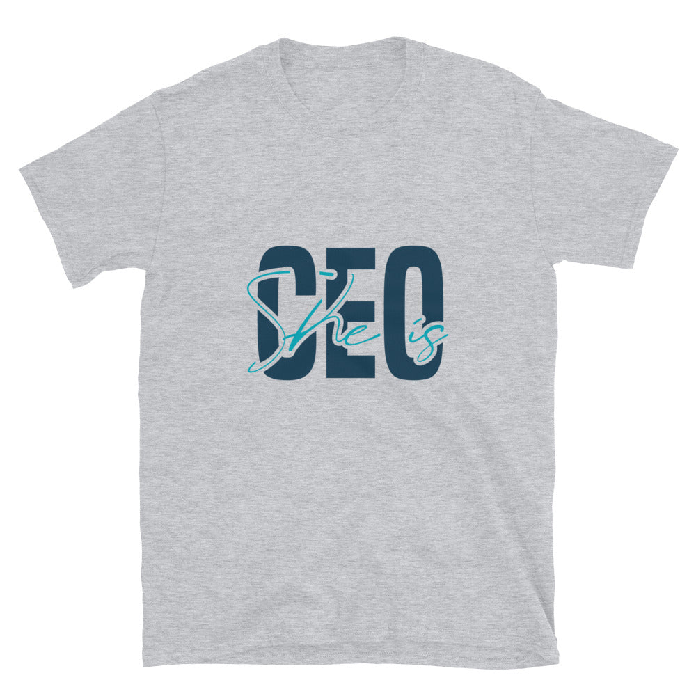 Sie ist CEO Fit Unisex Softstyle T-Shirt