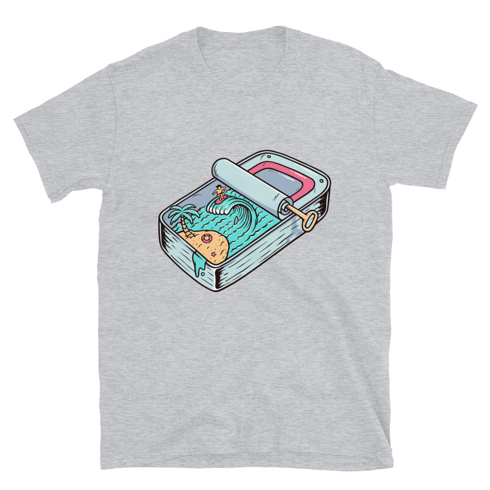 Blick auf den Strand in Sardinenkonserven. Passgenaues Unisex-Softstyle-T-Shirt